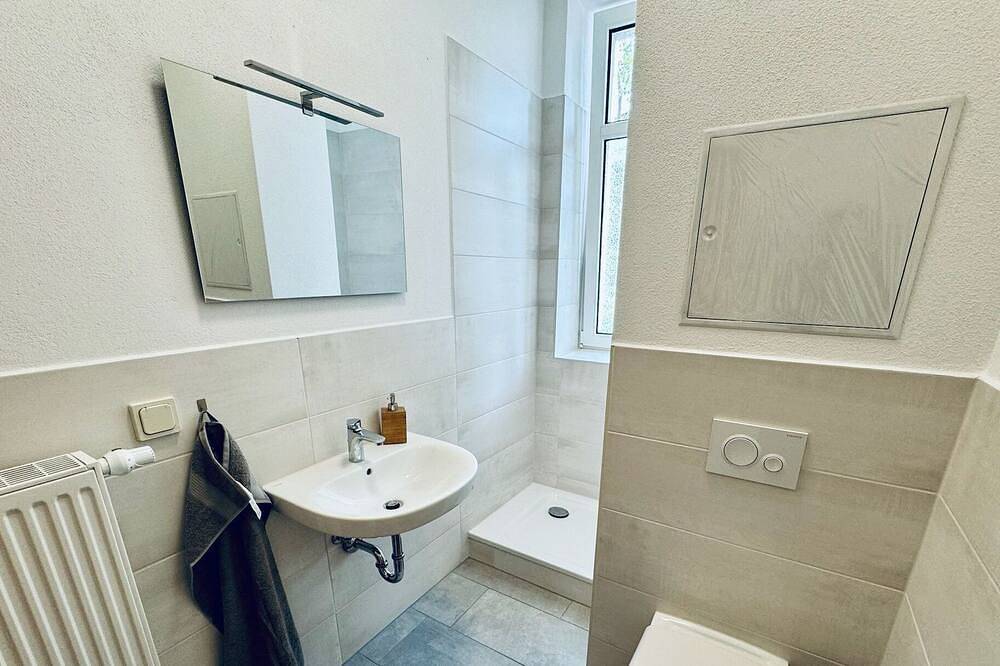 Ganze Wohnung, Zentral | Balkon | Smart-Tv | Waschmaschine in Gera, Ostthüringen