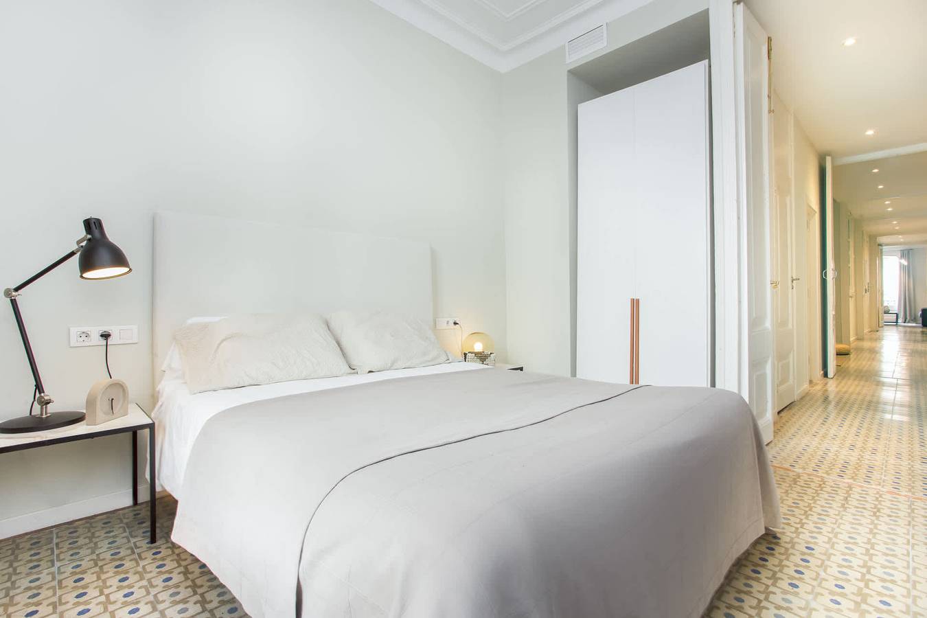 Entire apartment, Las Ramblas - Liceo 4 Bd with balcony  in Barcelona Centre, Barcelona
