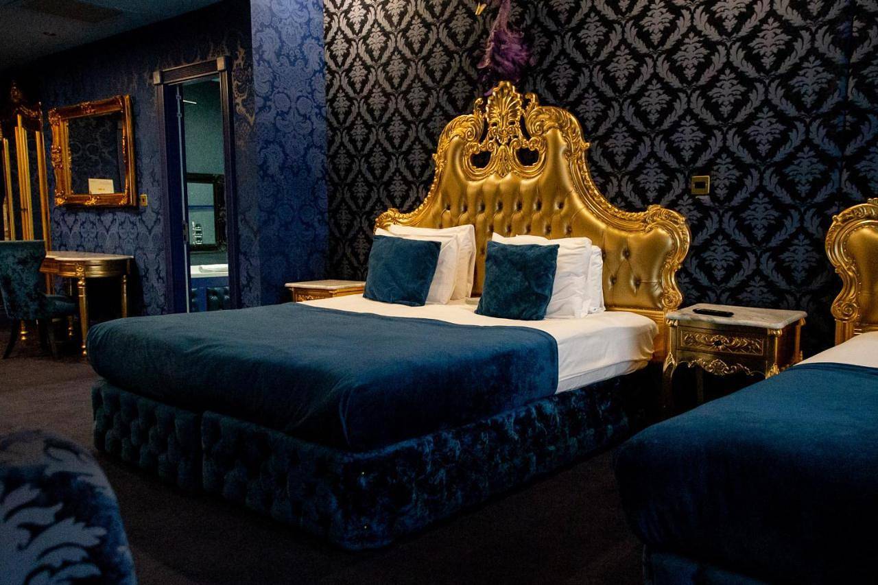 Luxury Suite - Sleeps 8 in Liverpool, Merseyside