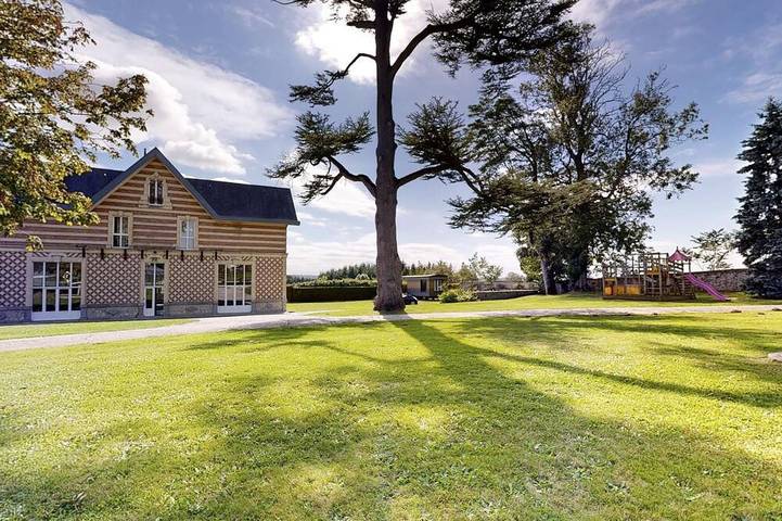 Gîte pour 20 personnes, avec piscine ainsi que balcon et jardin, animaux acceptés