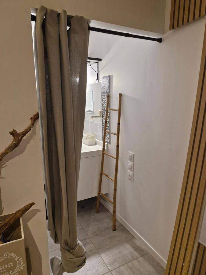 Location de vacances pour 2 personnes, avec vue et jardin dans Blésignac - 4