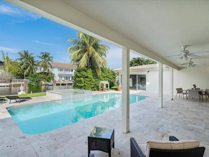 Casa de vacaciones para 12 personas, con jacuzzi además de piscina y terraza en North Miami Beach