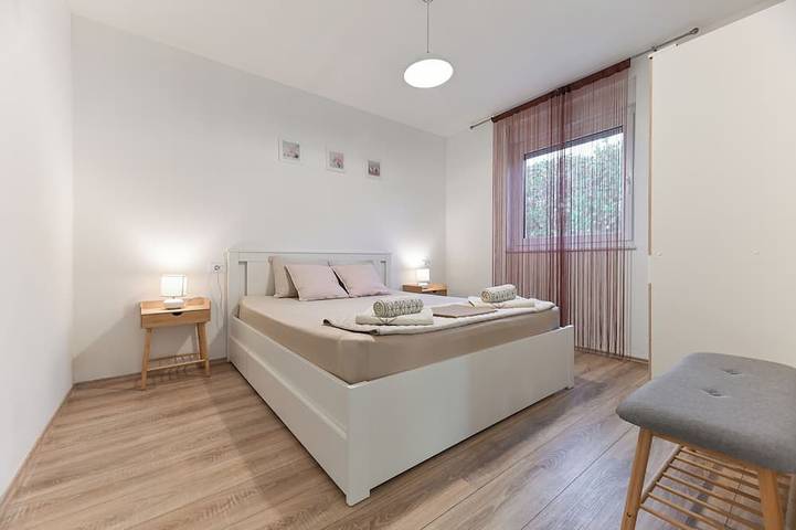 Holiday home Aprilis with pool,outdoor sauna and jacuzzi in Galovac, Zadar