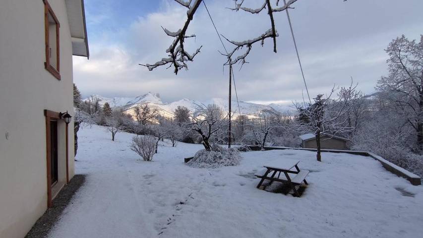 Location de vacances pour 6 personnes, avec terrasse et vue à Manteyer - 3