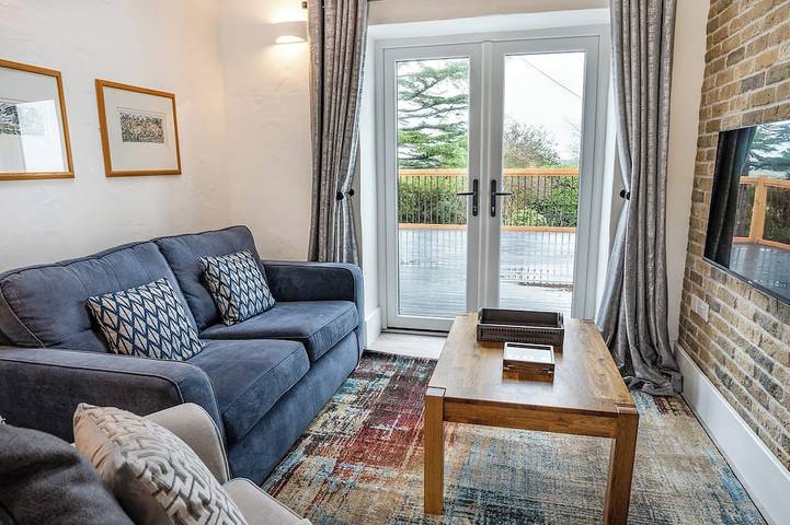 Glamping for 2 people, with garden in Carmarthenshire