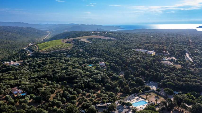 Camping pour 6 personnes, avec piscine et terrasse à Bonifacio - 2