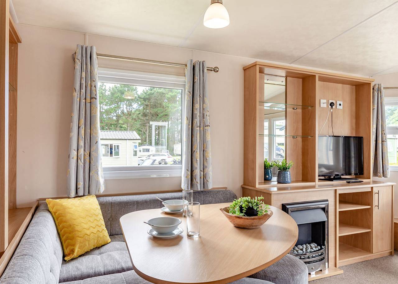 Silver Caravan. With ensuite and decking. in Cornwall
