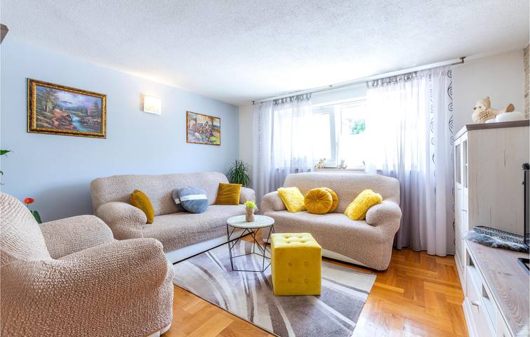 Gemütliche 2-Zimmer-Wohnung mit Pool, WLAN und Terrasse in Dalmatinisches Zagora