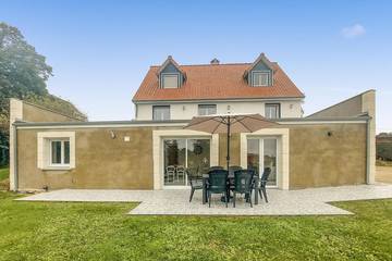 Gîte pour 5 personnes, avec jardin à Carly