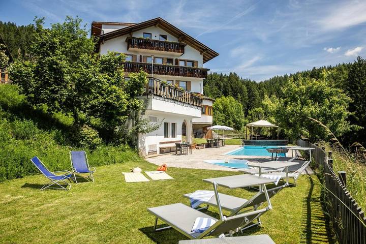 Hotel per 2 persone, con giardino e panorama nonché piscina, con animali domestici - 1