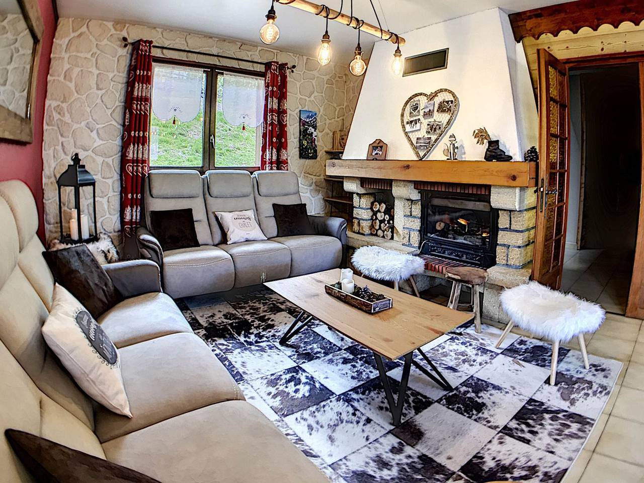 Spacious Chalet · Ski-In/Ski-Out · Game Room with Billiards · Private Parking · Free Wifi in Le Corbier, Villarembert