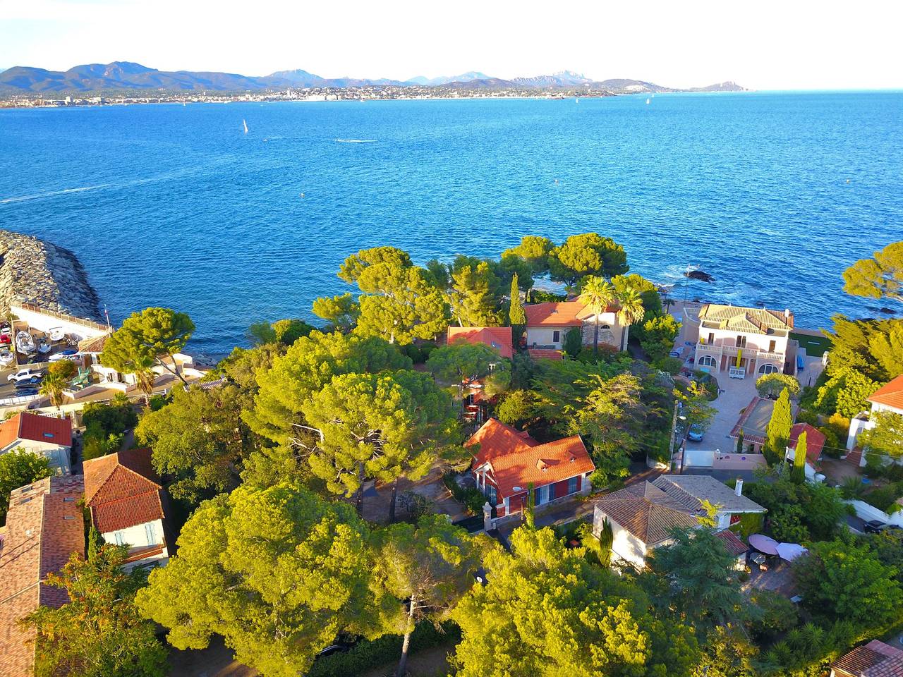 Ferienhaus 'Chalet' mit Meerblick, Wlan und Klimaanlage in Saint-Aygulf, Frejus