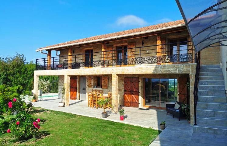 Maison d’hôte pour 2 personnes, avec Balcon et Terrasse ainsi que Jardin et Piscine à Parnans