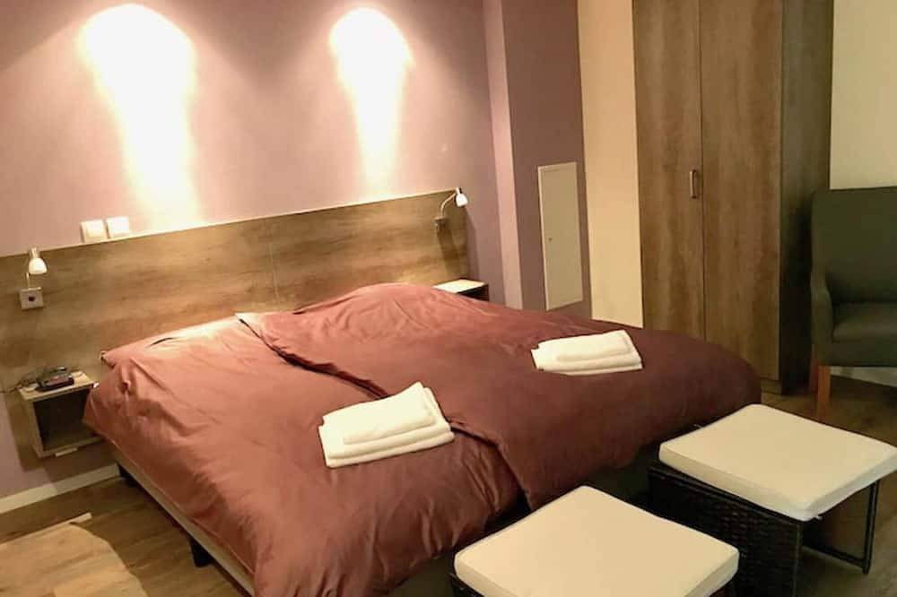 Entire apartment, Ferrassières Vacation Home in Ferrassières, Nyons region