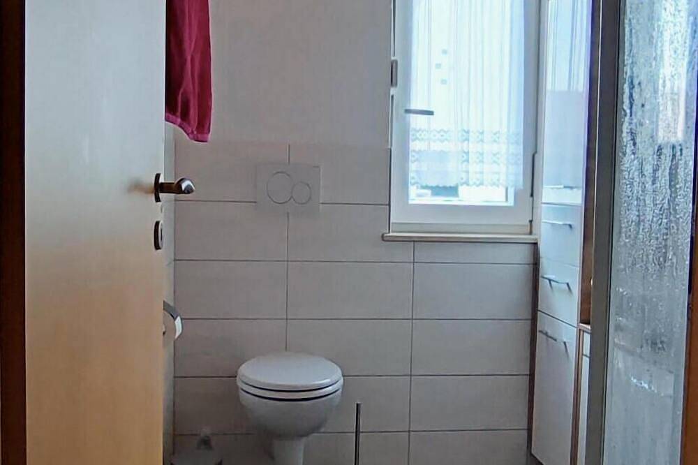 Ganze Wohnung, Moderne Ferienwohnung (40m2) mit Kaminofen in Kaltenwestheim, Biosphärenreservat Rhön