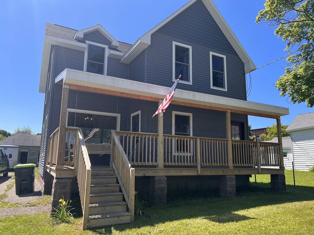 Relaxing Paradise overlooking Lake Huron one block from Downtown in St. Ignace, Mackinac County