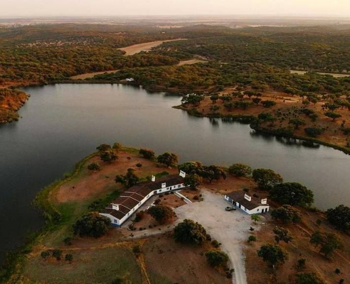 Casa de férias para 14 pessoas, com Terraço e Jardim e ainda Piscina and Vista para o lago em Redondo