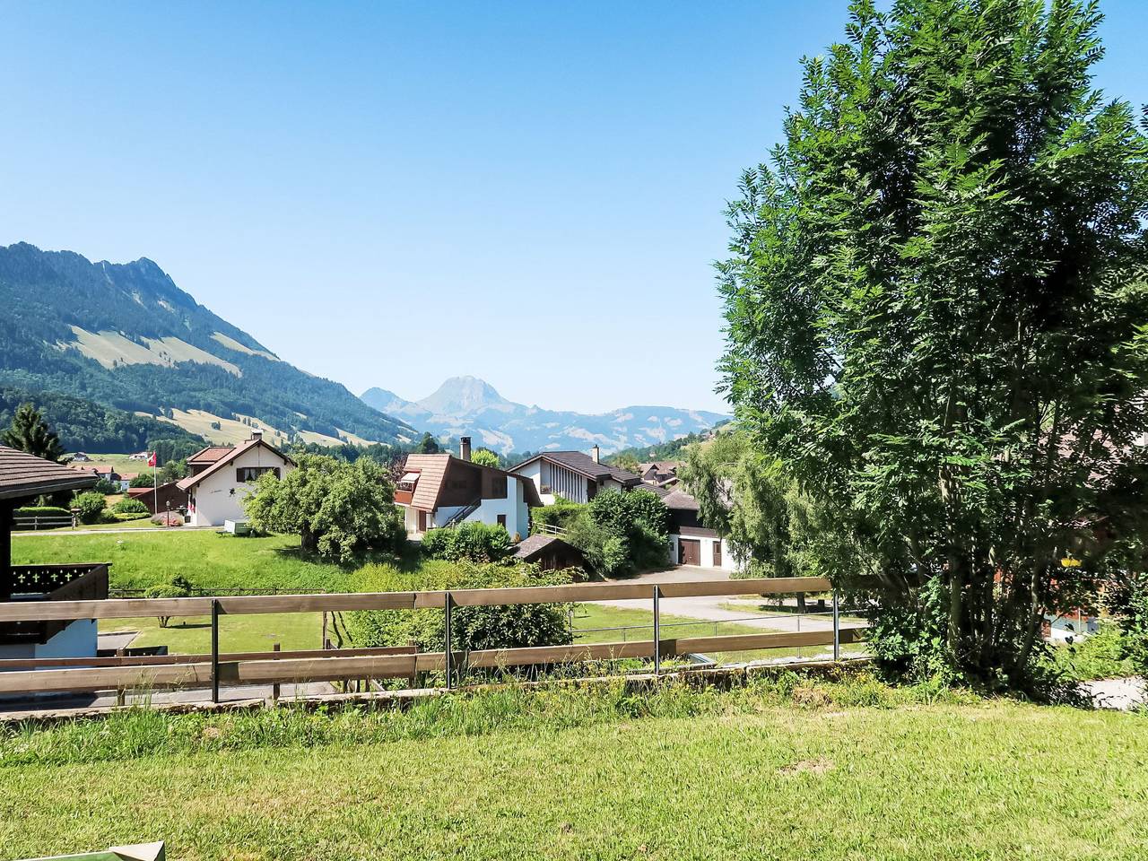 Entire apartment, Chalet Clairval in Charmey, Val-de-Charmey