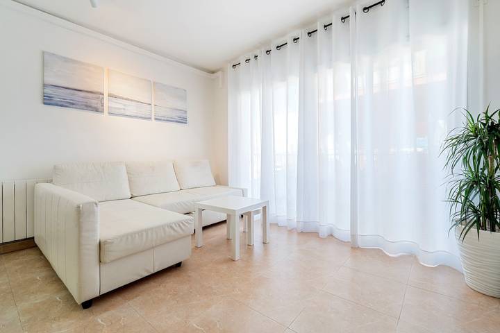 Appartamento intero, Appartamento 'Center Beach Calafell' con balcone, Wi-Fi e aria condizionata in Calafell, Costa Daurada