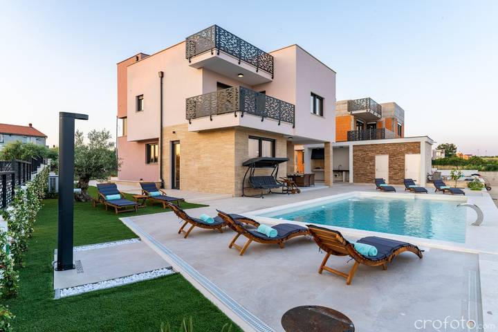 Villa pour 8 personnes, avec Balcon ainsi que Terrasse et Jardin à Nin - 3