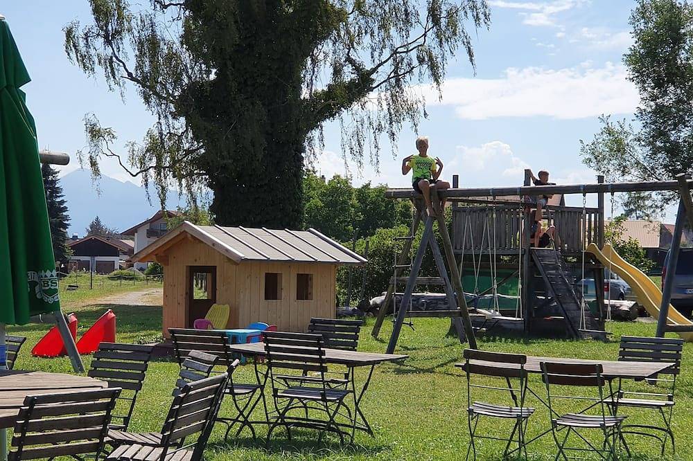 Ganze Wohnung, Oma's Welt - ****Fewo, Og, 55 qm, 2 - 5 Pers, komb. Wohn-/Schlafzi. + sep. Schlafzi. in Grabenstätt, Chiemsee