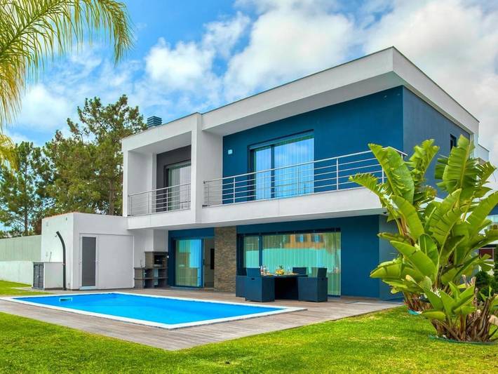 Casa de férias para 8 pessoas, com piscina e jardim em Corroios