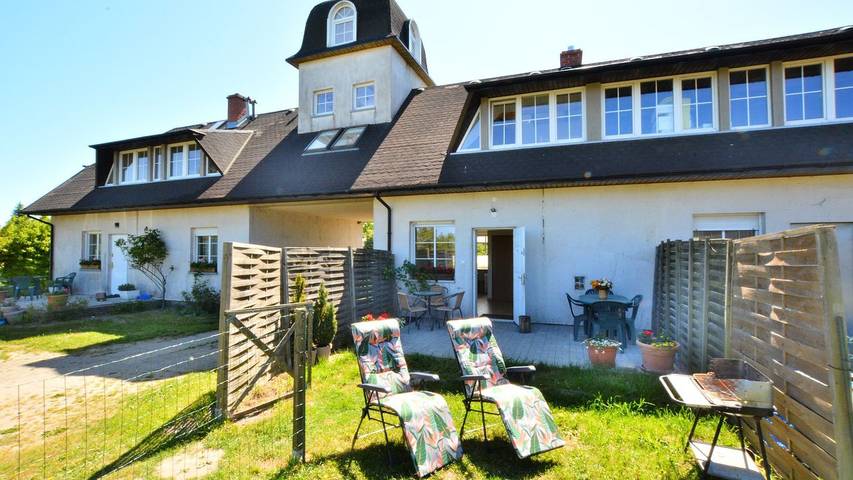 Dom dla 5 osób, z widok na jezioro i ogród w Mielno