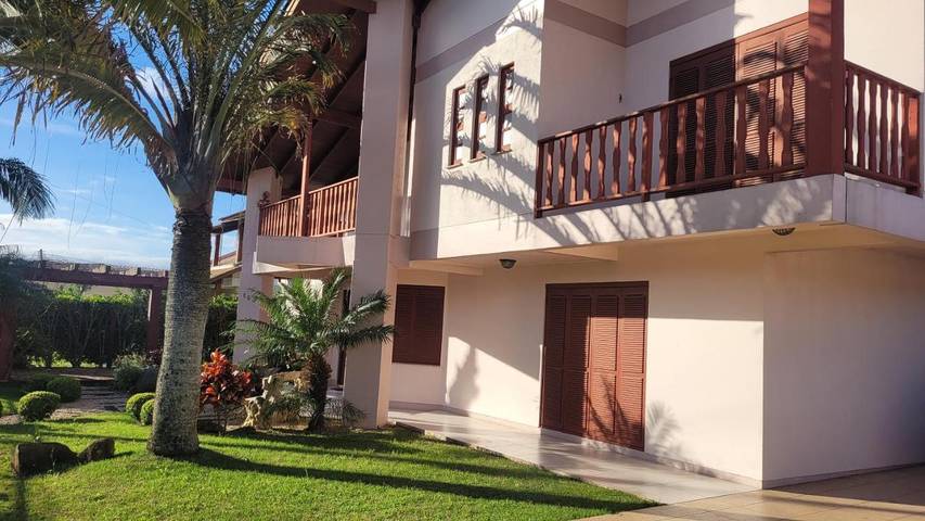 Casas e apartamentos de temporada para 10 pessoas, com piscina e balcão e ainda jardim, com animais de estimação em Imbé