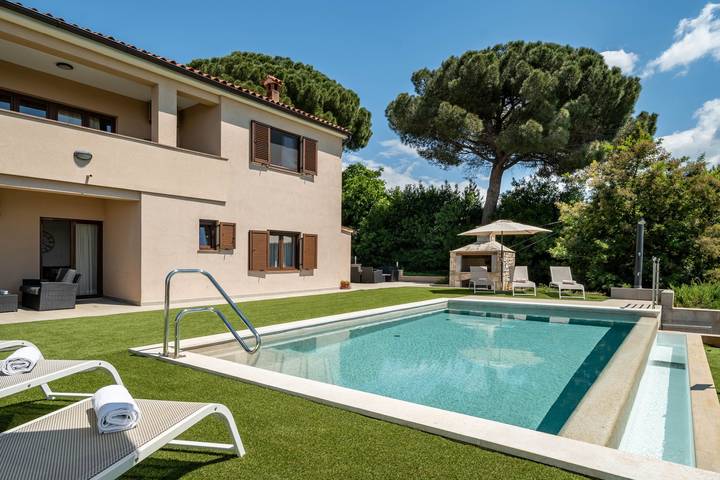 Ferienwohnung für 4 Personen, mit Terrasse und Pool sowie Balkon/Terrasse - 1