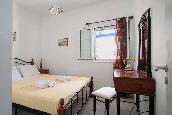 Location de vacances pour 4 personnes, avec jacuzzi et terrasse dans Cythère - 2