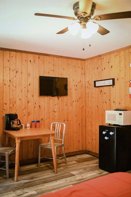 Log Cabin for 2 Guests in Texas