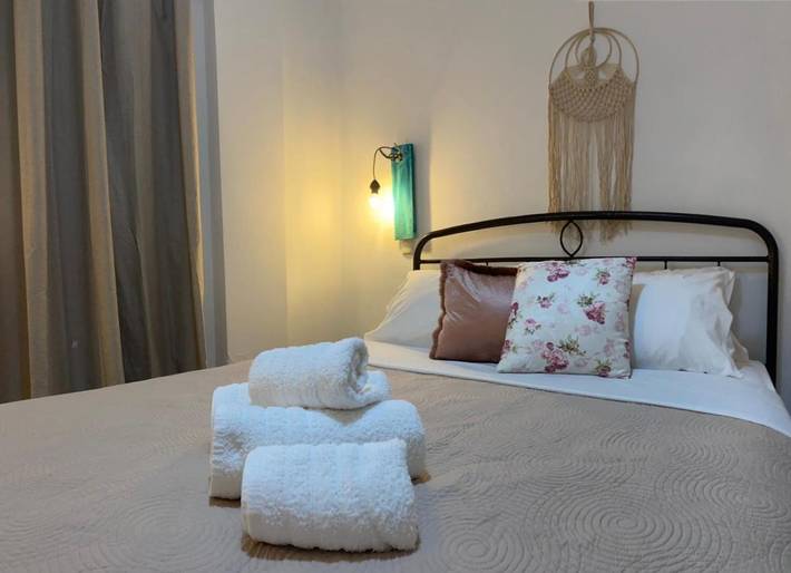 Location de vacances pour 3 personnes, avec jardin et terrasse dans Makri Gialos - 2