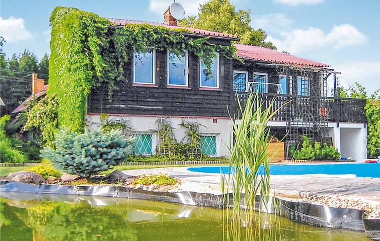 Ferienhaus für 7 Personen, mit Terrasse und Pool - 1