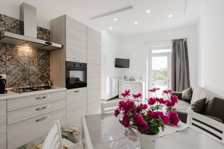 Apartamento inteiro, Apartamento 'Home La Chiaretta' com terraço privado, Wi-Fi e ar condicionado in Buseto Palizzolo, Trapani (província)