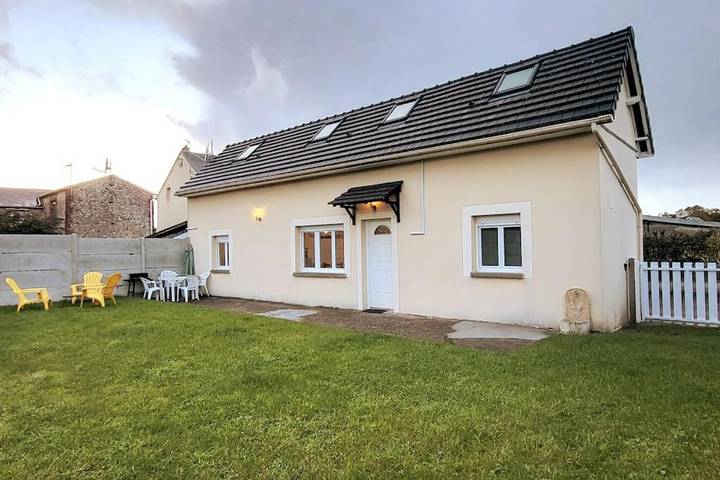 Gîte pour 4 personnes, avec jardin, animaux acceptés à Toussaint (homonymie)