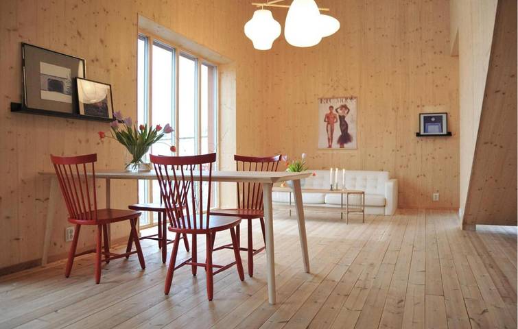 Hus för 6 Personer, med Trädgård i Katrineholm