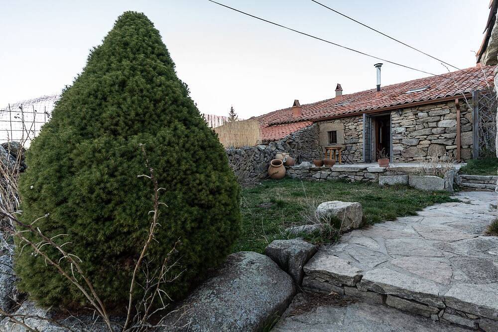 Entire apartment, Apartment-Ensuite with Jet bath in Navarredonda de Gredos, Ávila Region