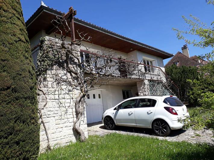 Location de vacances pour 6 personnes, avec balcon et jardin à Alvignac