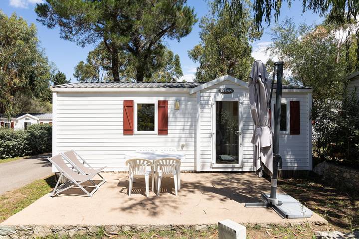 Mobilheim „Village Camping De L'ostriconi 18“ mit Bergblick, Gemeinschaftspool und Wlan in Palasca, Calvi und Umgebung