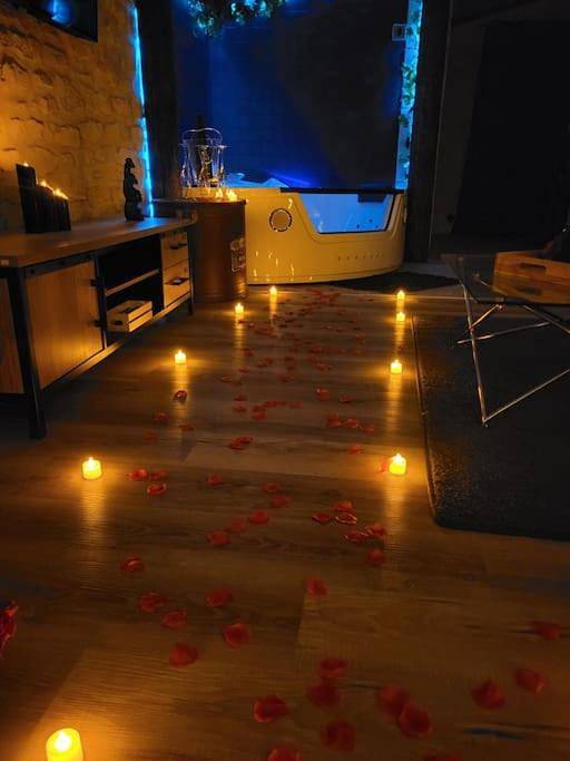 Gîte pour 4 personnes, avec jacuzzi et terrasse à Anneyron - 2