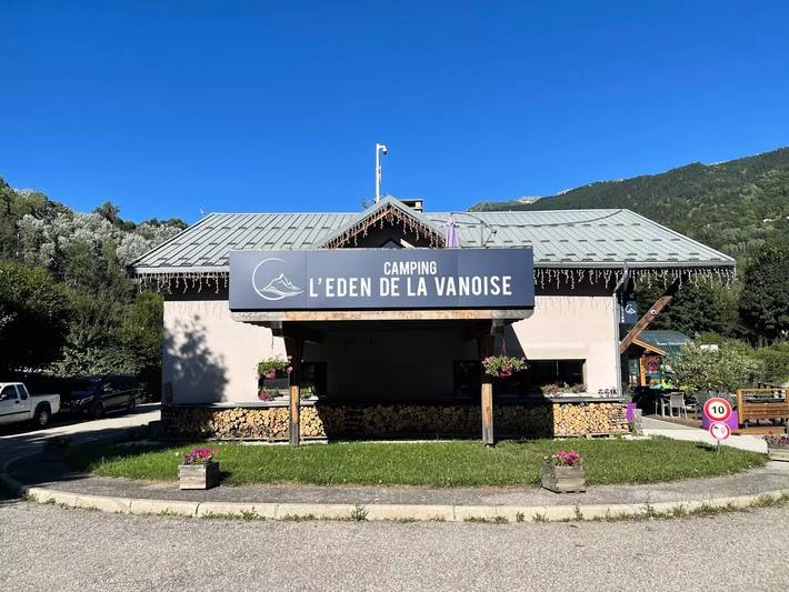 Camping pour 6 personnes, avec terrasse et piscine, animaux acceptés en Savoie - 2