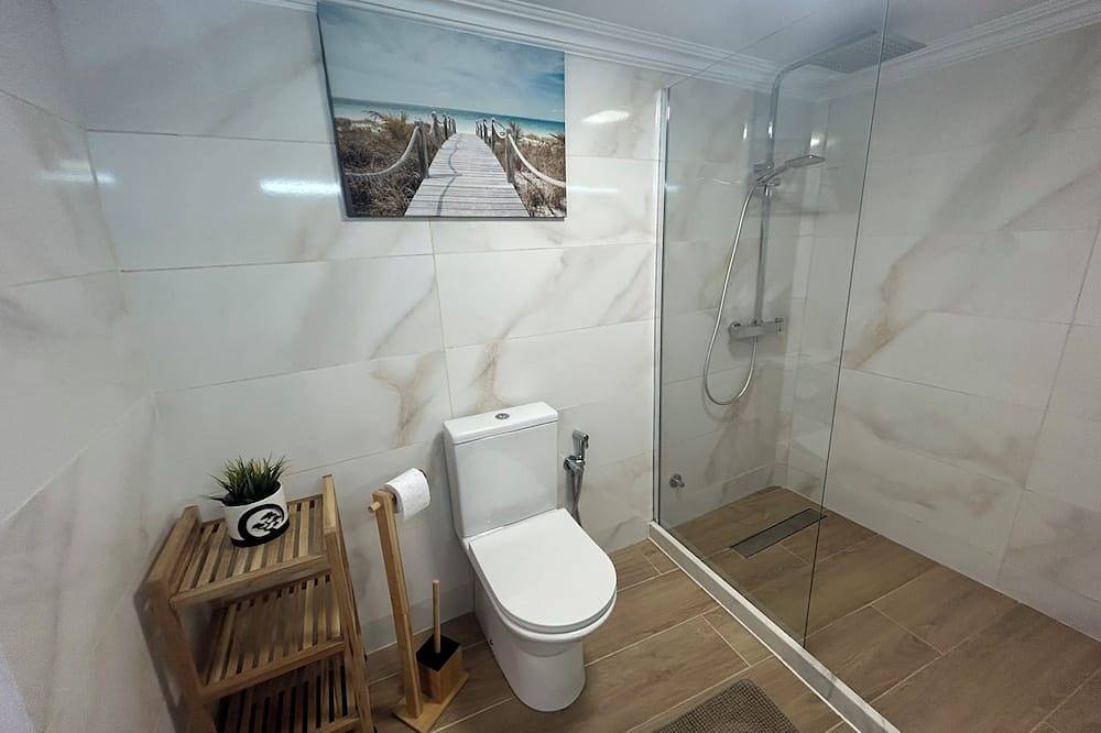 Modern Studio with Private Patio near Cascais and Sintra in Alcabideche, Costa de Lisboa
