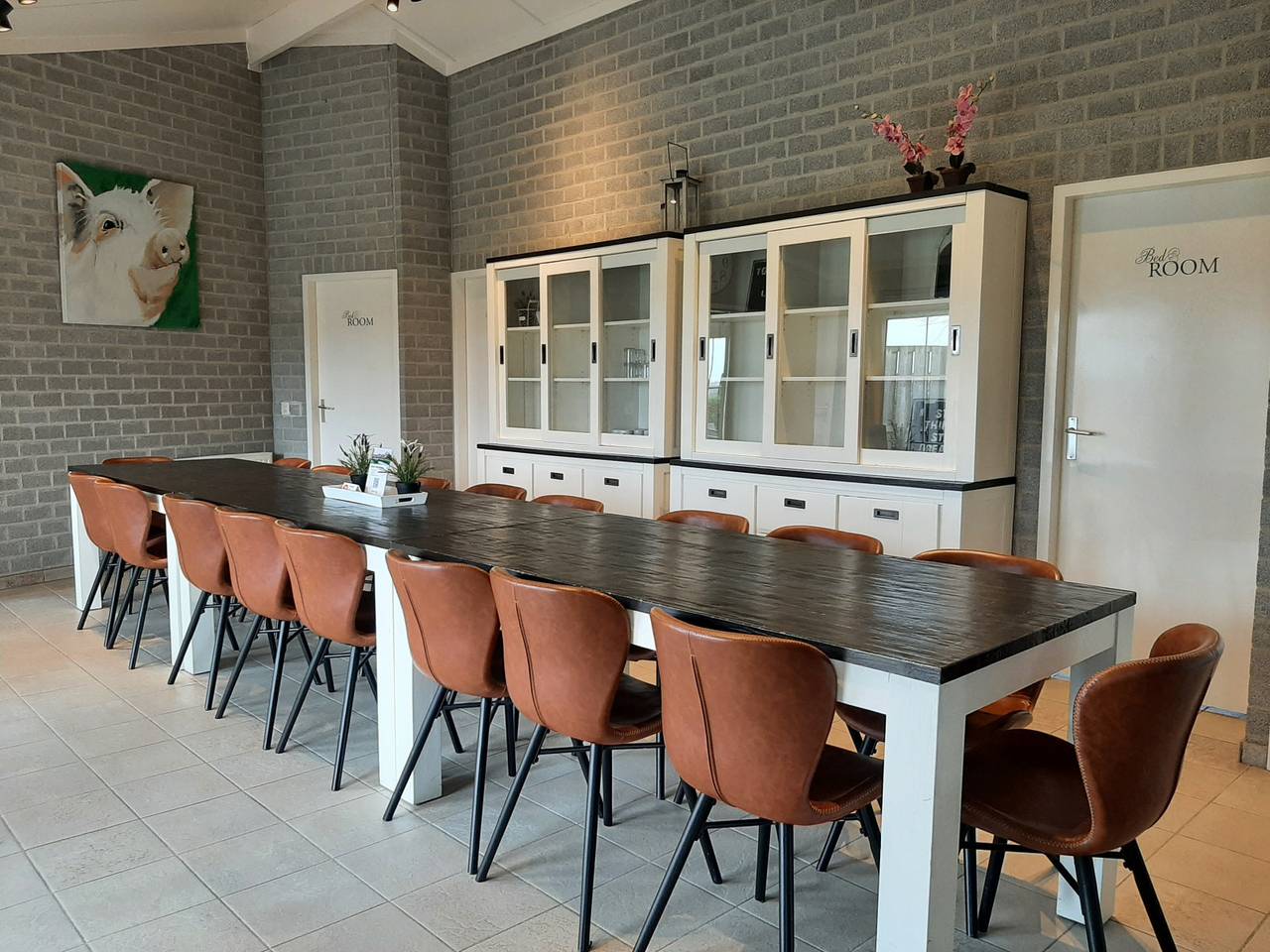 Spacious 20-bed family home with 10 bedrooms, 2 kitchens and lots of privacy in Hengstdijk in Flandes zelandés