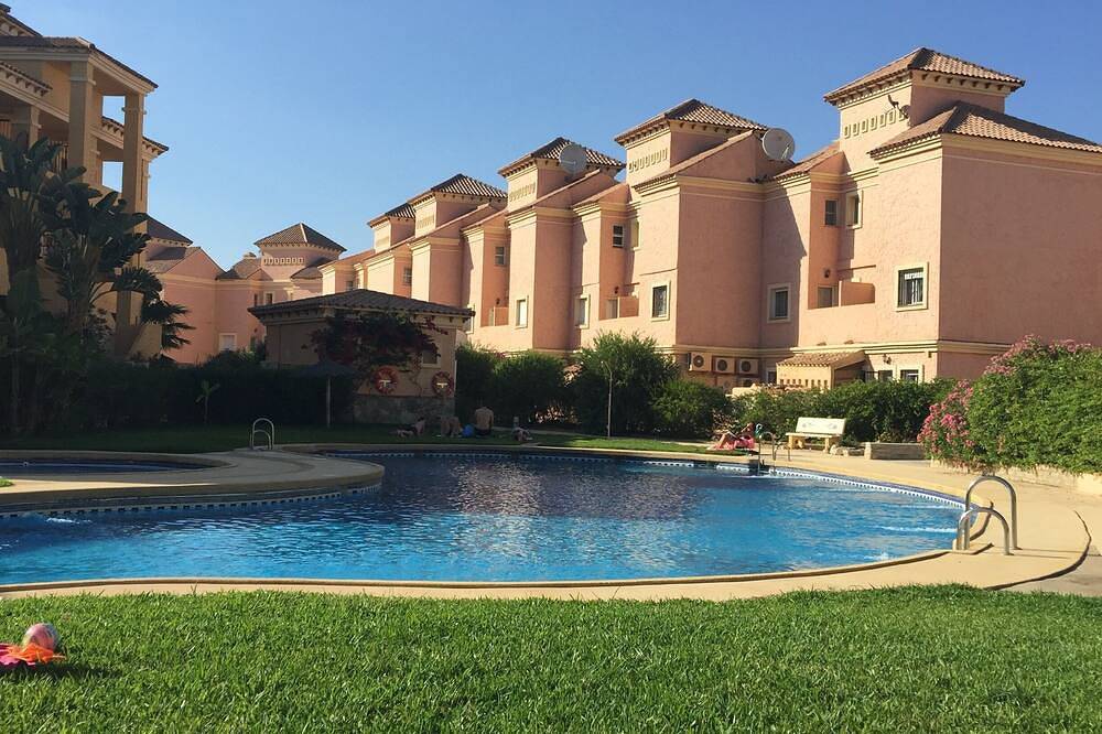 Entire apartment, First Floor Apartment On Golf Resort, Shared Poolwell Equipped Apartment in Vera, Costa de Almería
