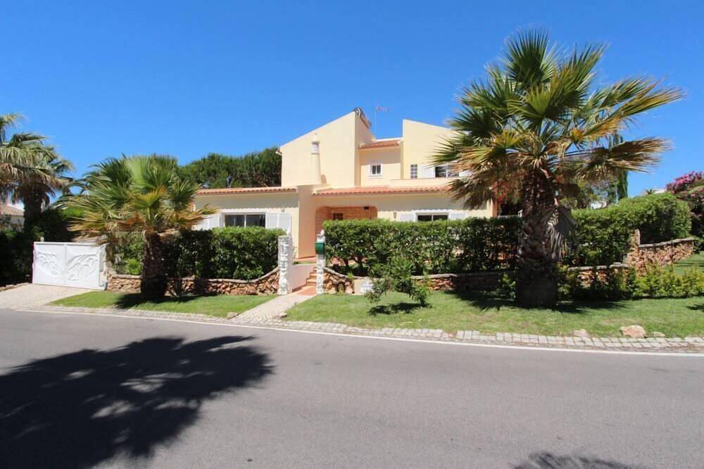 Charmantes Einfamilienhaus auf einem Grundstück von 500 m2 mit Pool in Vilamoura, Quarteira