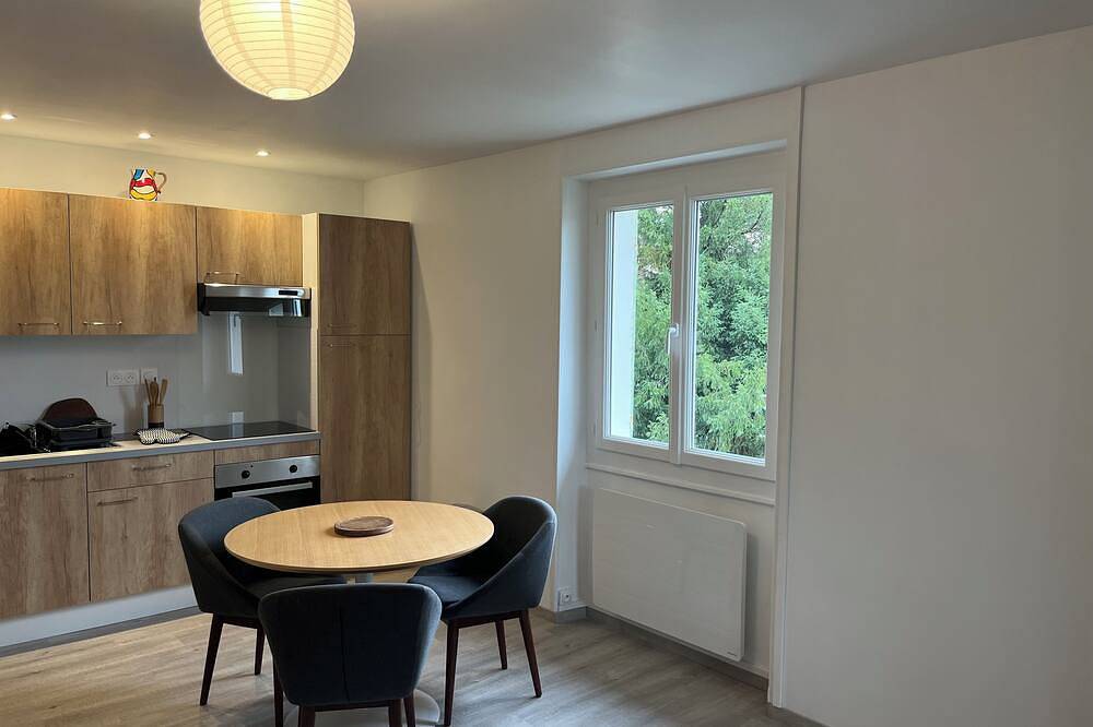 Entire apartment, Spacious, bright, modern apartments in the heart of Saint-Honoré in Saint-Honoré-les-Bains, Morvan Regional Nature Park
