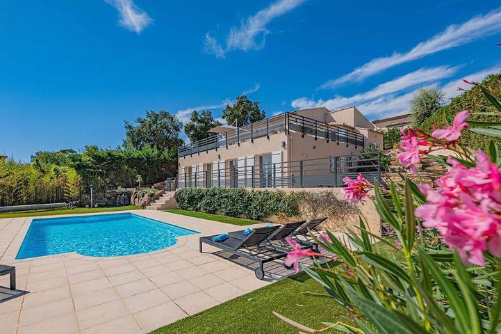 Location de vacances pour 10 personnes, avec jardin dans Golf De Beauvallon