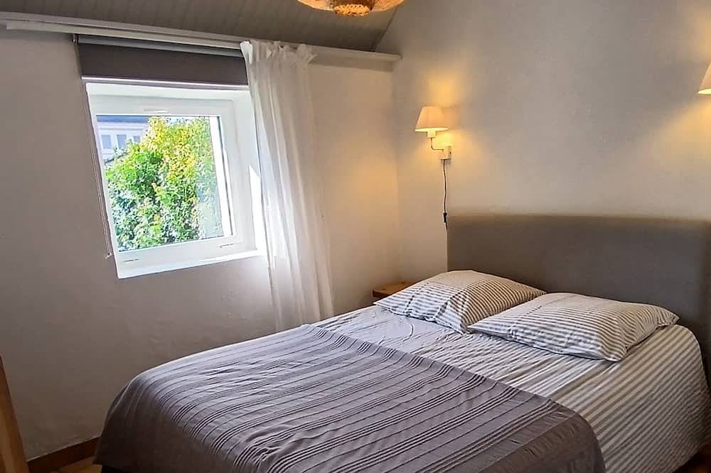 Pequeña casa de pescadores con jardín a 100 m del golfo de Morbihan y de la playa. in Séné, Côte des Mégalithes