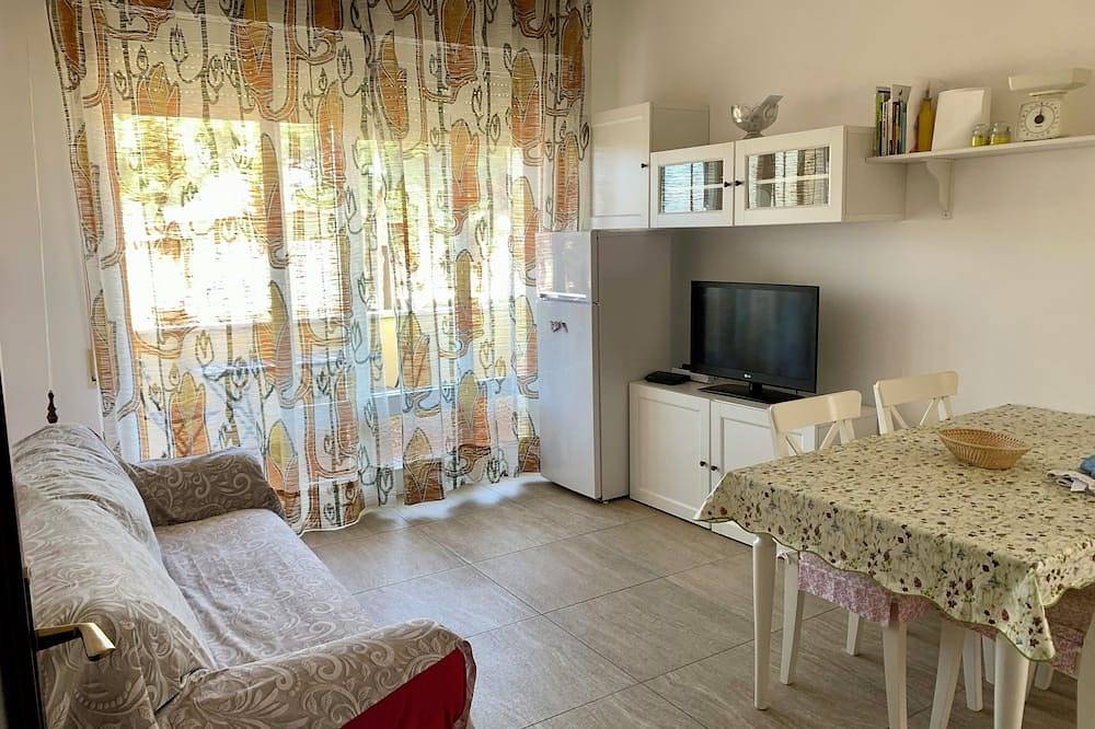 Entire apartment, Apartment in Pratoranieri 100 mt from the sea in Follonica, Etruscan Coast