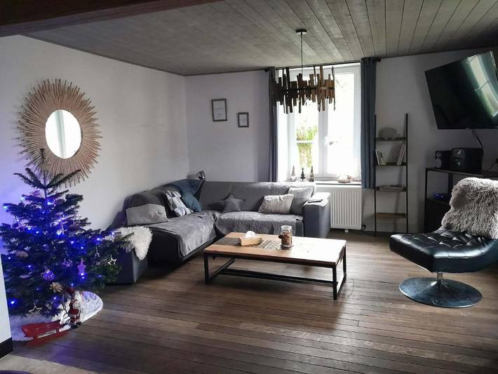 Location de vacances pour 7 personnes, avec vue et jardin dans Sainte-Cécile (Florenville)